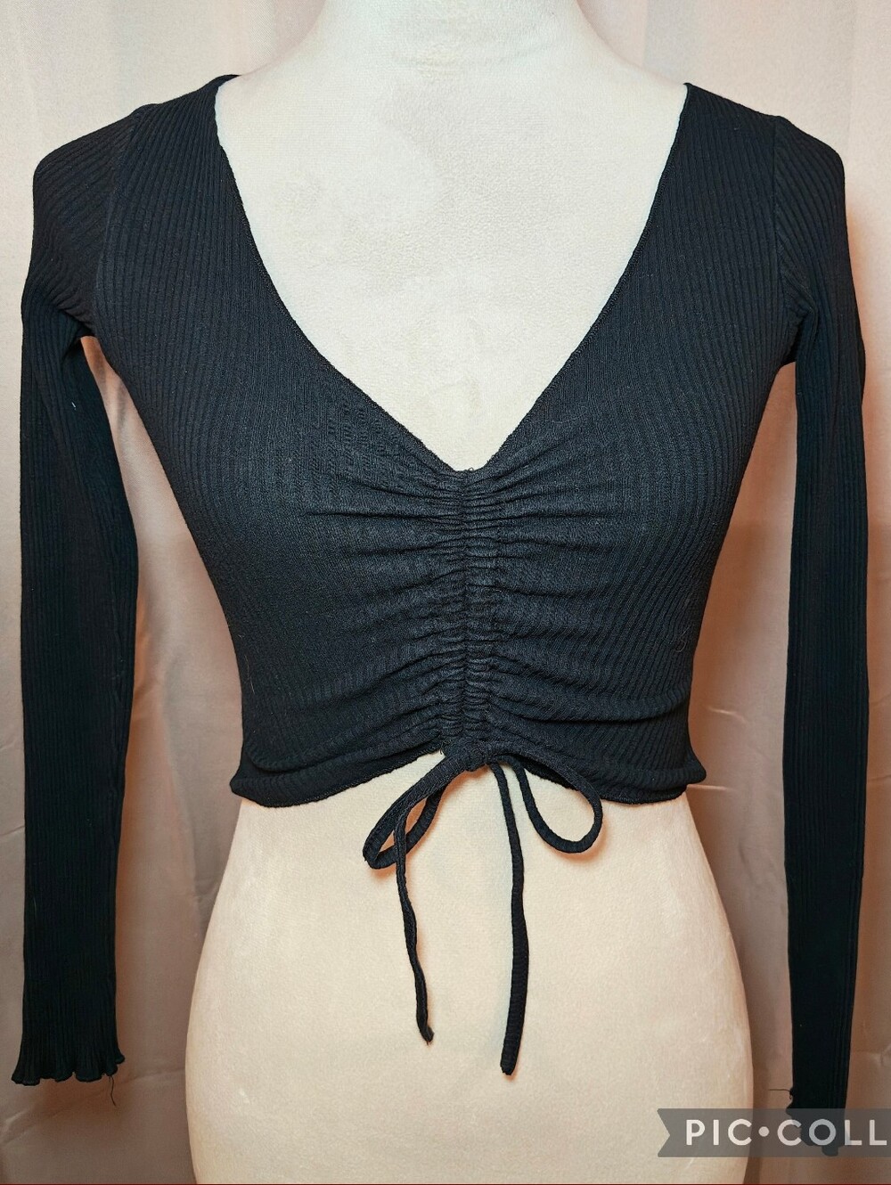 🖤Princess Polly Pinch Me Ribbed & Ruched Crop Top🖤